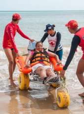 Praia Acessível completa três anos de funcionamento no Ceará