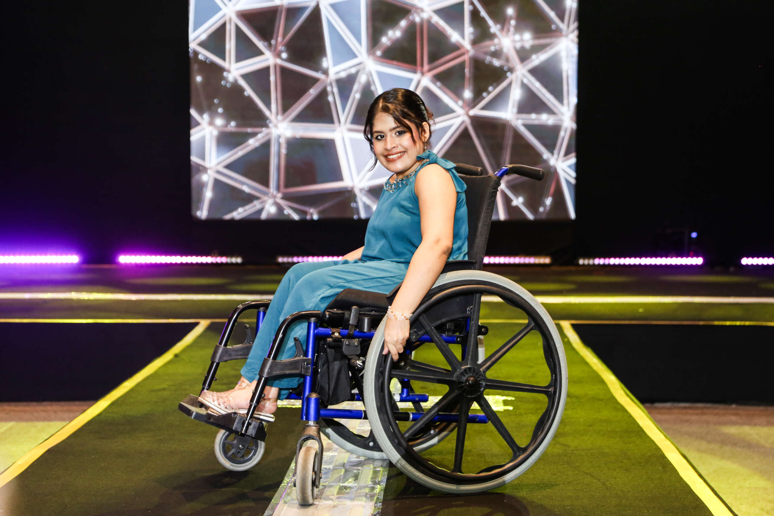 Ceará Moda Acessível celebra diversidade na passarela e destaca avanços em roupas pensadas para pessoas com deficiência